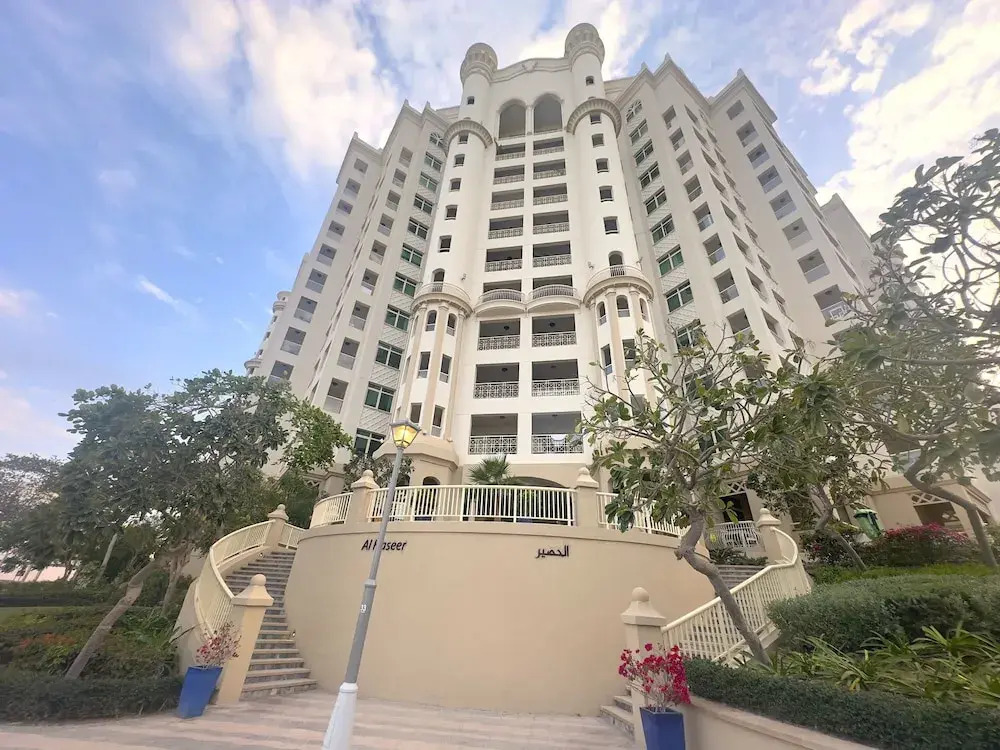 Palm Living 2BR Maid w Pool Beach Access