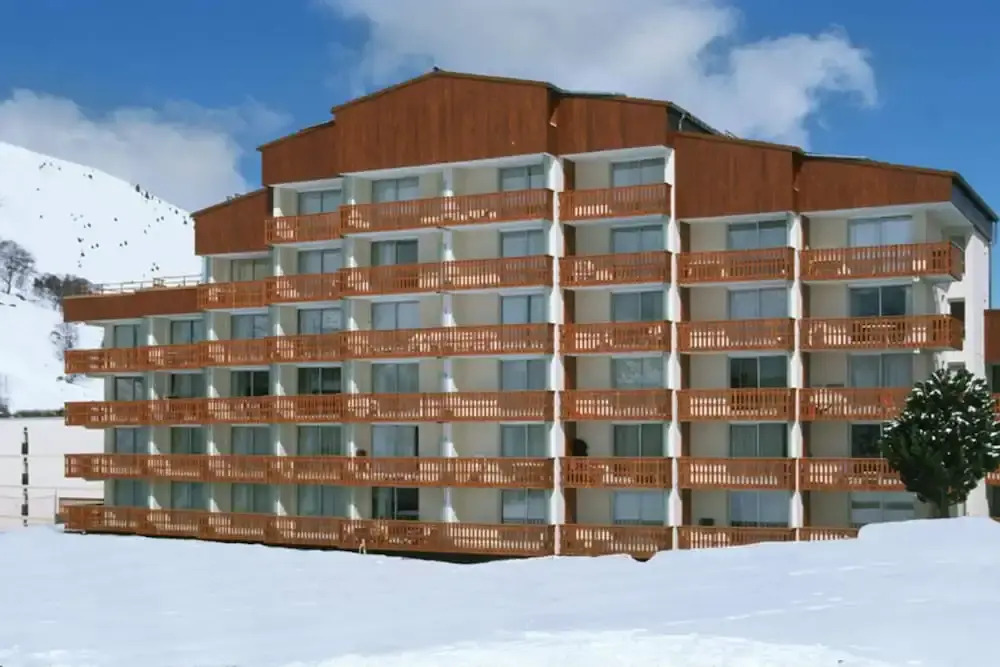 Cozy Mountain Base Near Slopes