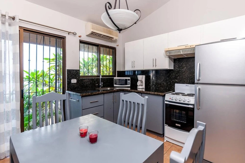 Bromelia 6 - 2 BR Condo Just 2 Blocks From Beach and Town