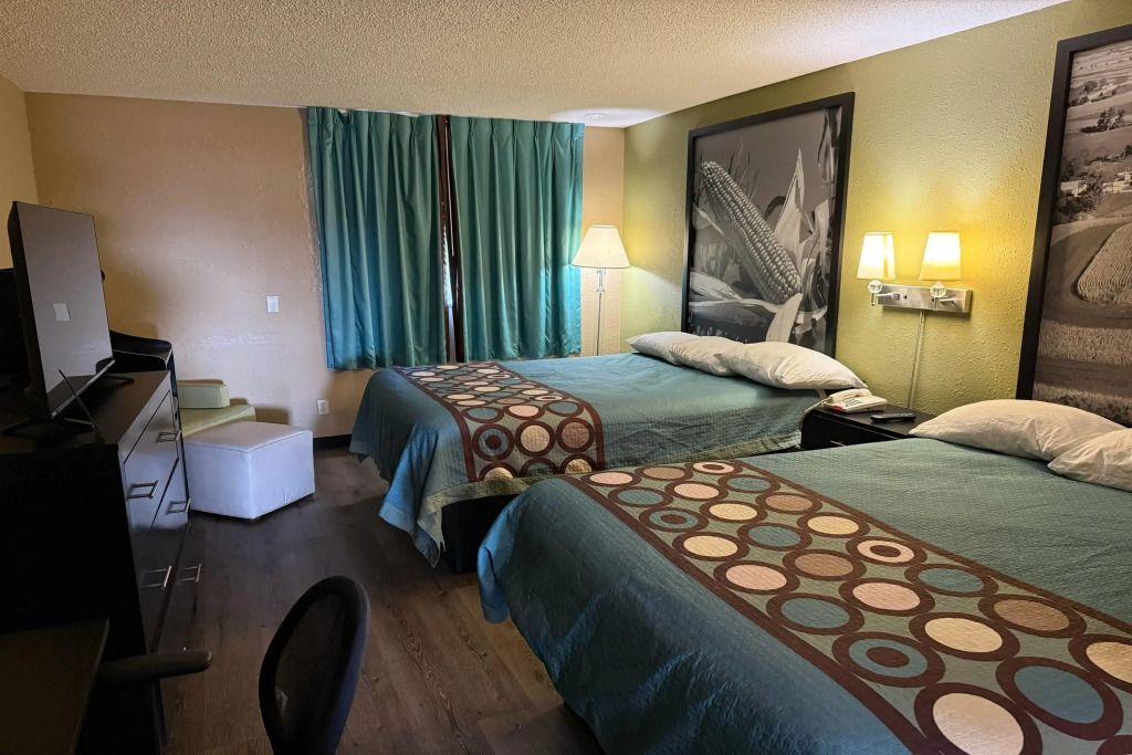 Super 8 by Wyndham Mendota I-39
