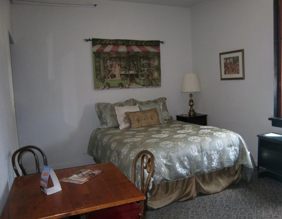 Deadwood Dicks Suites