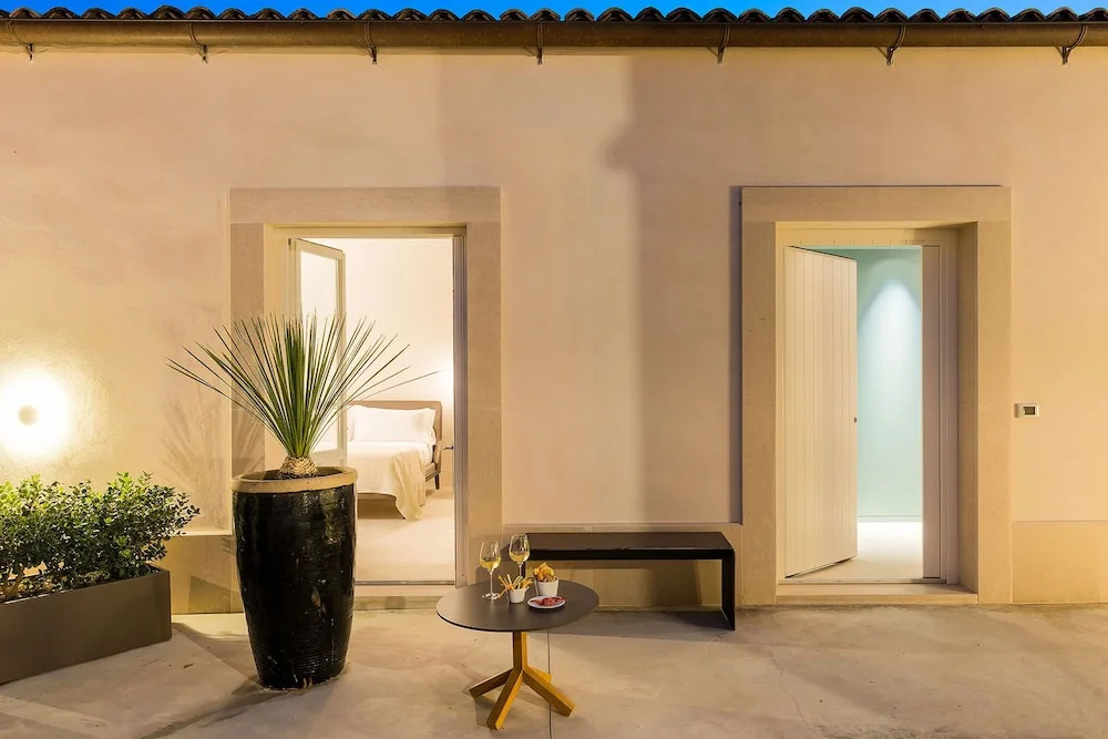 Byssus Suites