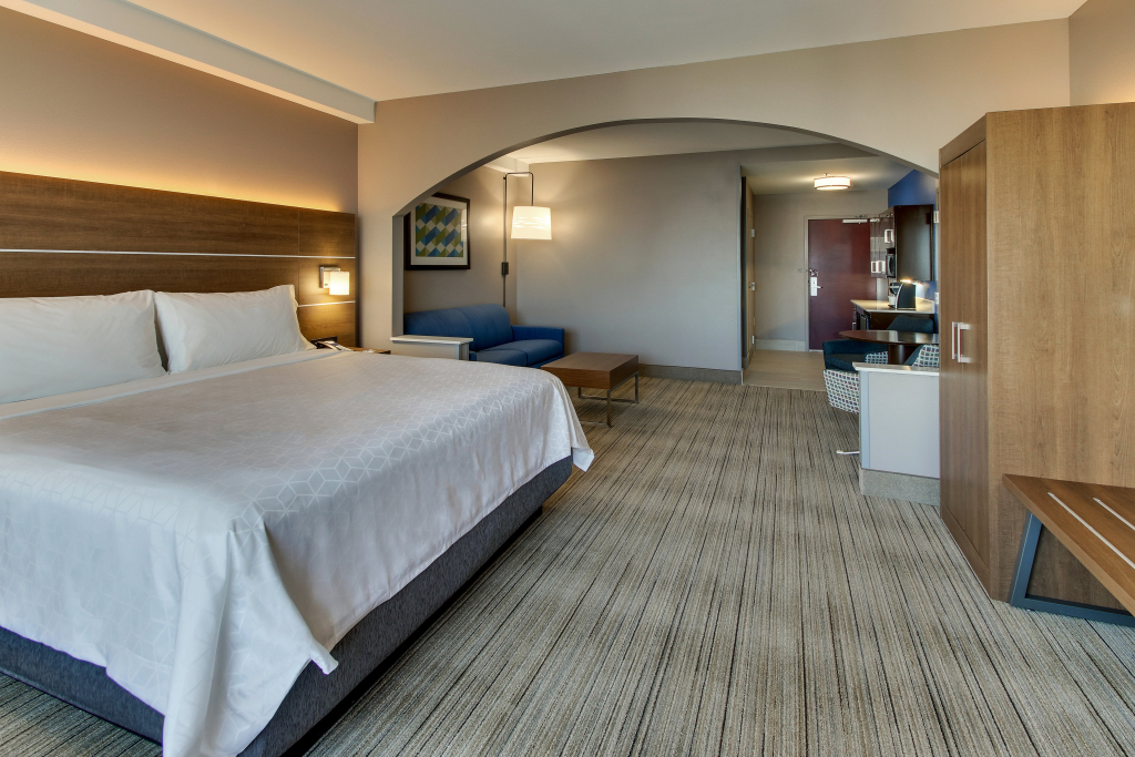 Holiday Inn Express & Suites Columbus - Ft Benning Maingate by IHG
