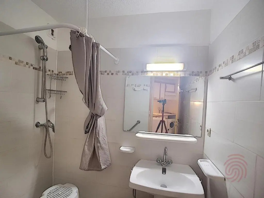 Appartement Lamalou-les-Bains, 1 pièce, 2 personnes - FR-1-451-89