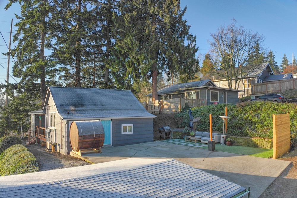 Walk to Shipyard: Bremerton Home w/ Patio!