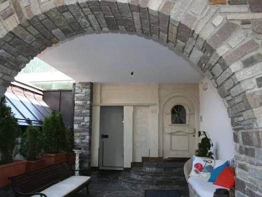 Mos Apartments