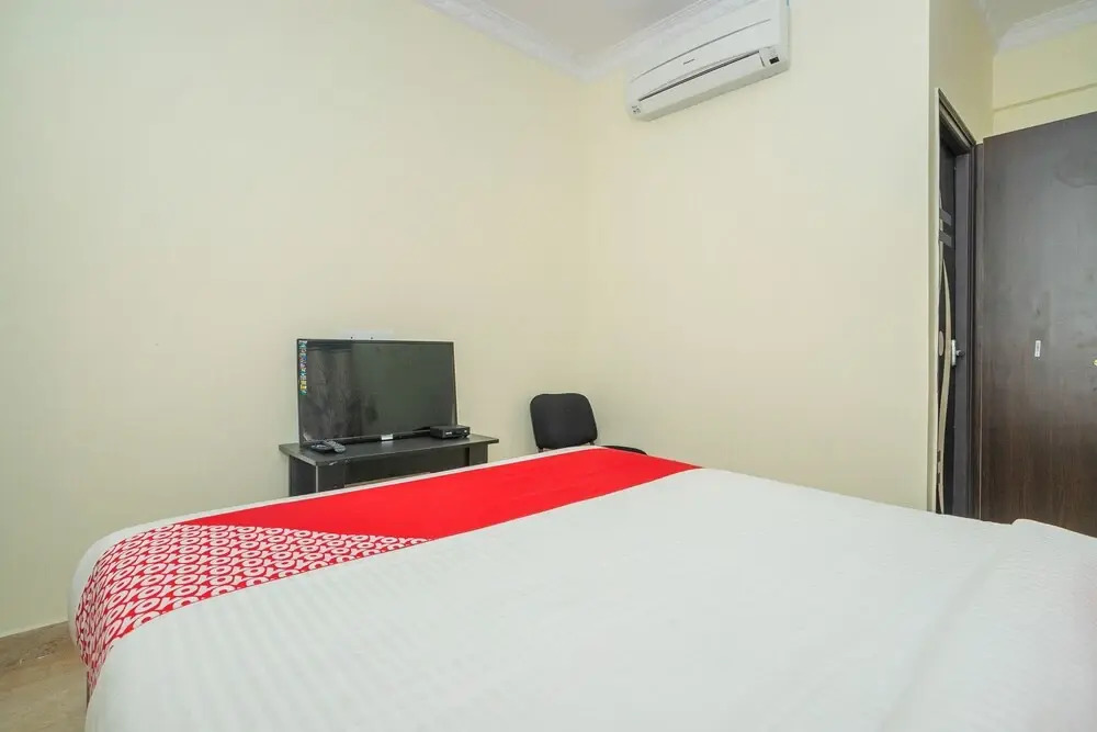 Oyo 28119 Omkar Global Inn