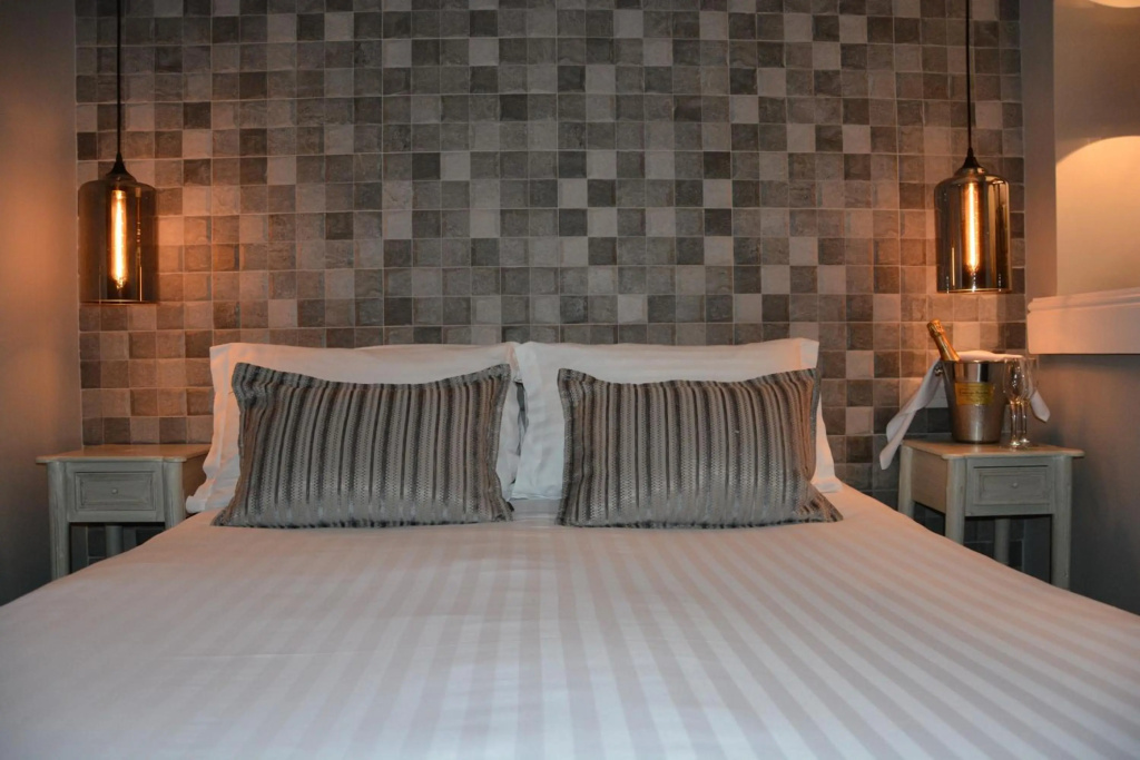Lakes Hotel & Spa