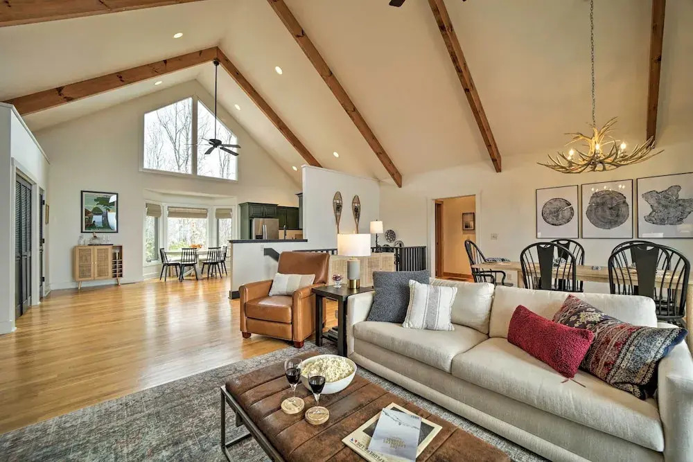 Sapphire Retreat w/ Views, Fire Pit, & Lake Access