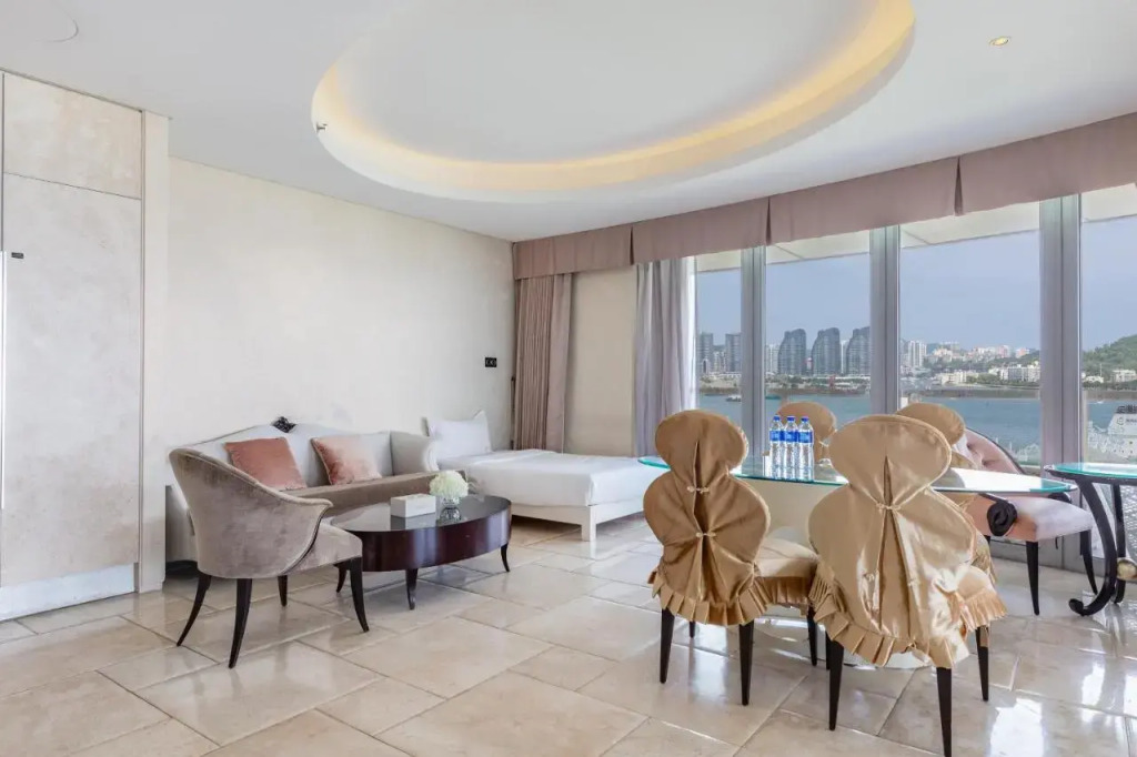 Sanya phoenix island yuejia holiday apartment