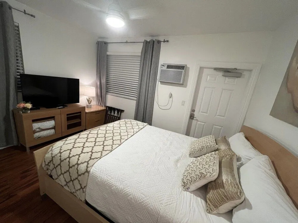 The Pearl Beachside Apartments on Hollywood Beach