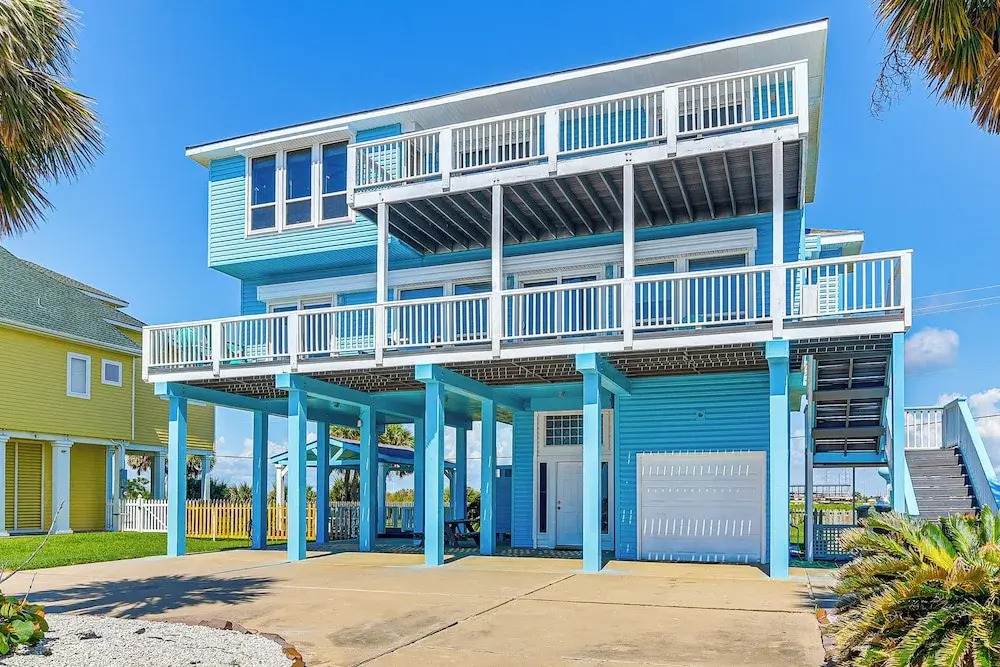 Walk to Beach: Home w/ 2 Decks in Galveston!