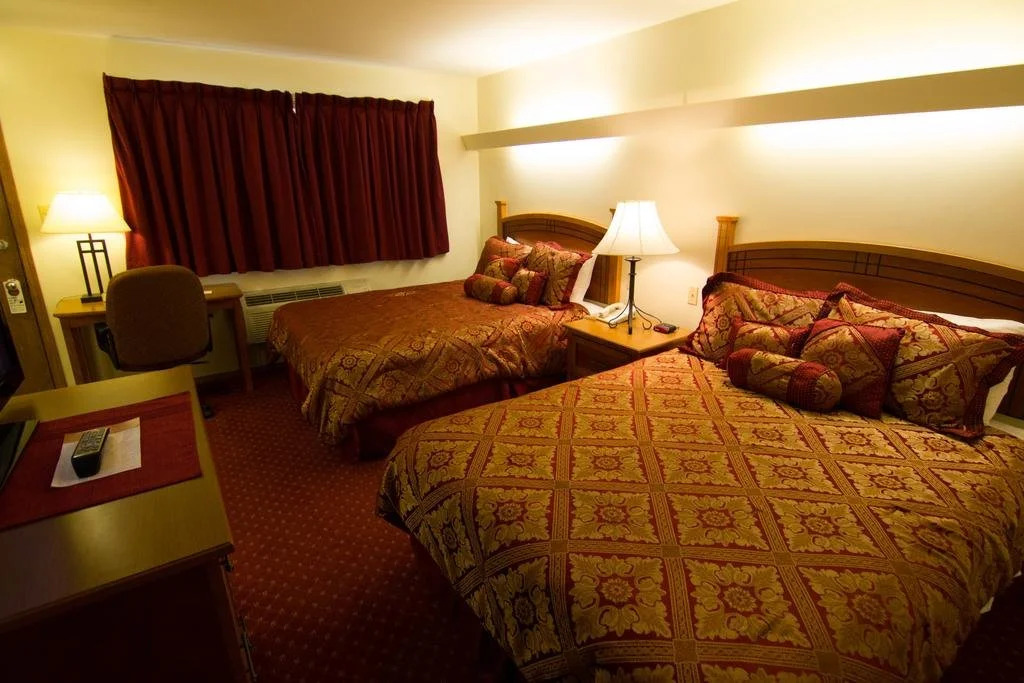 Shepherd Mountain Inn & Suites