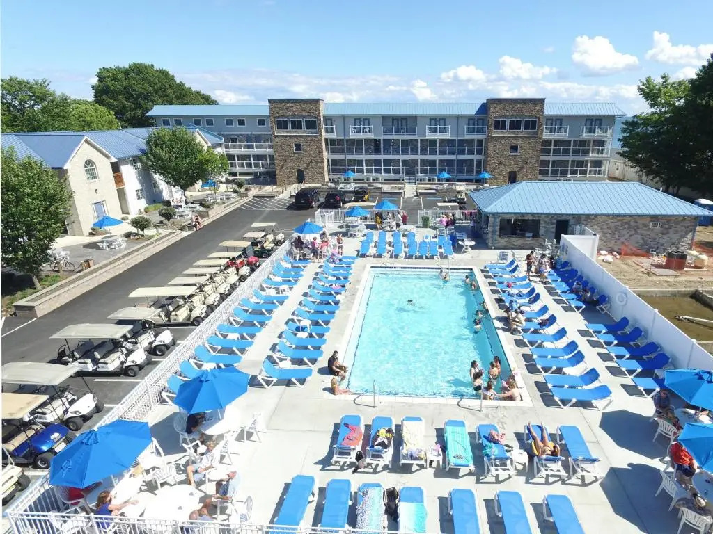 Put-in-Bay Poolview Condo #8