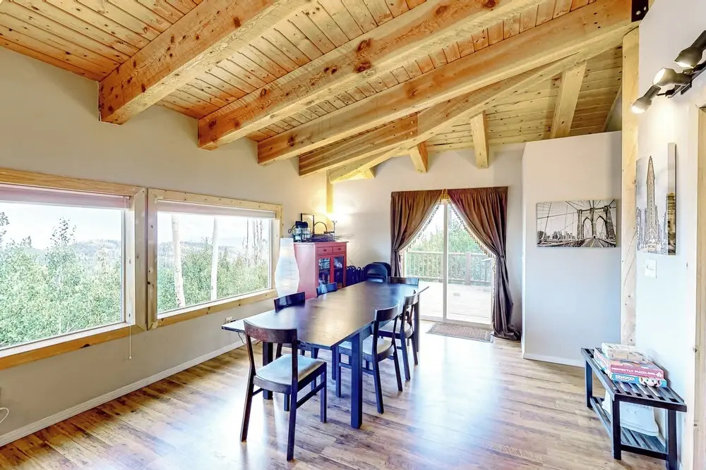 3BR w/ Views, Ping-pong, Deck, & Fireplaces