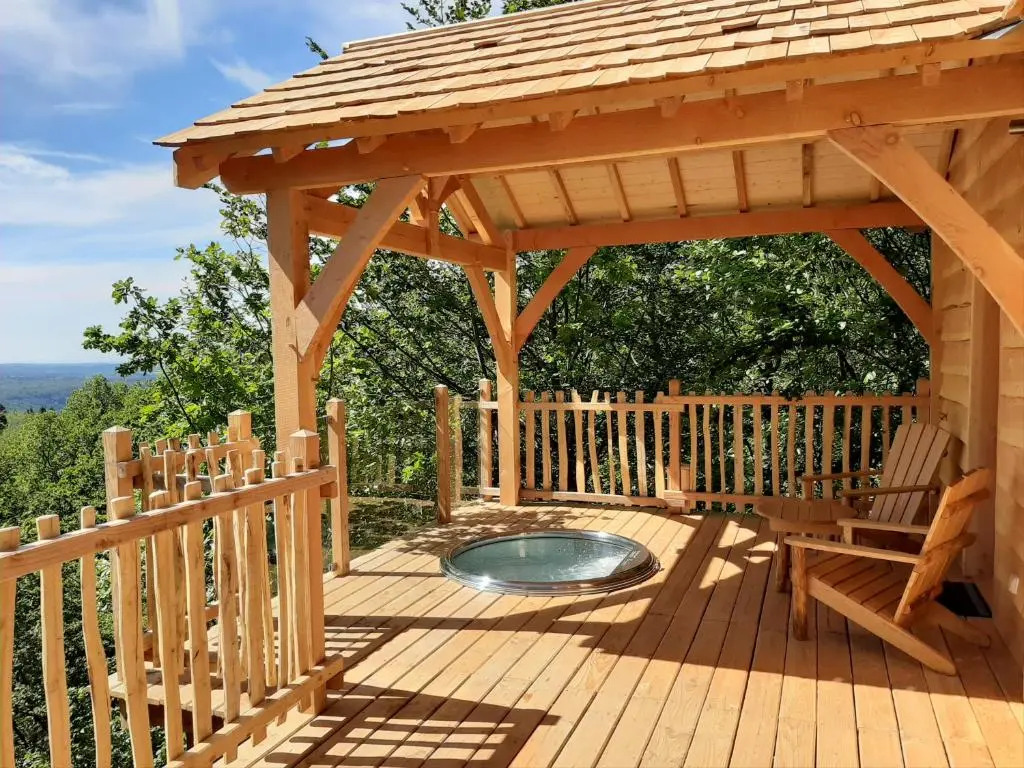 Cabanes du Hérisson, cabanes perchées de standing avec spa