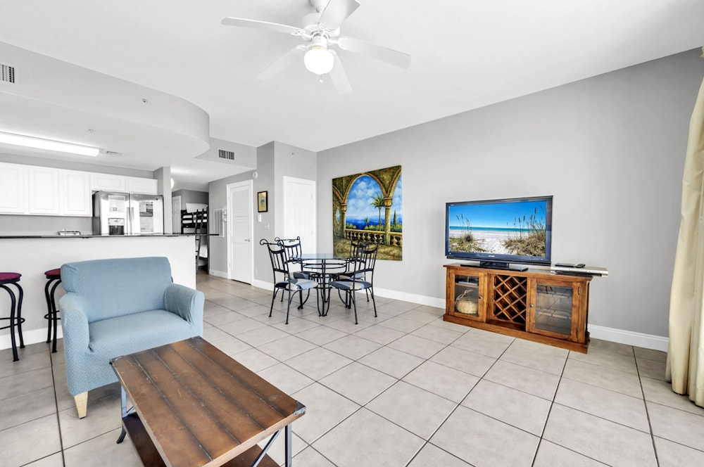 Calypso 2-2207 West