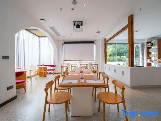 Songyun jian Holiday Hotel (Mount Huang Scenic Area)