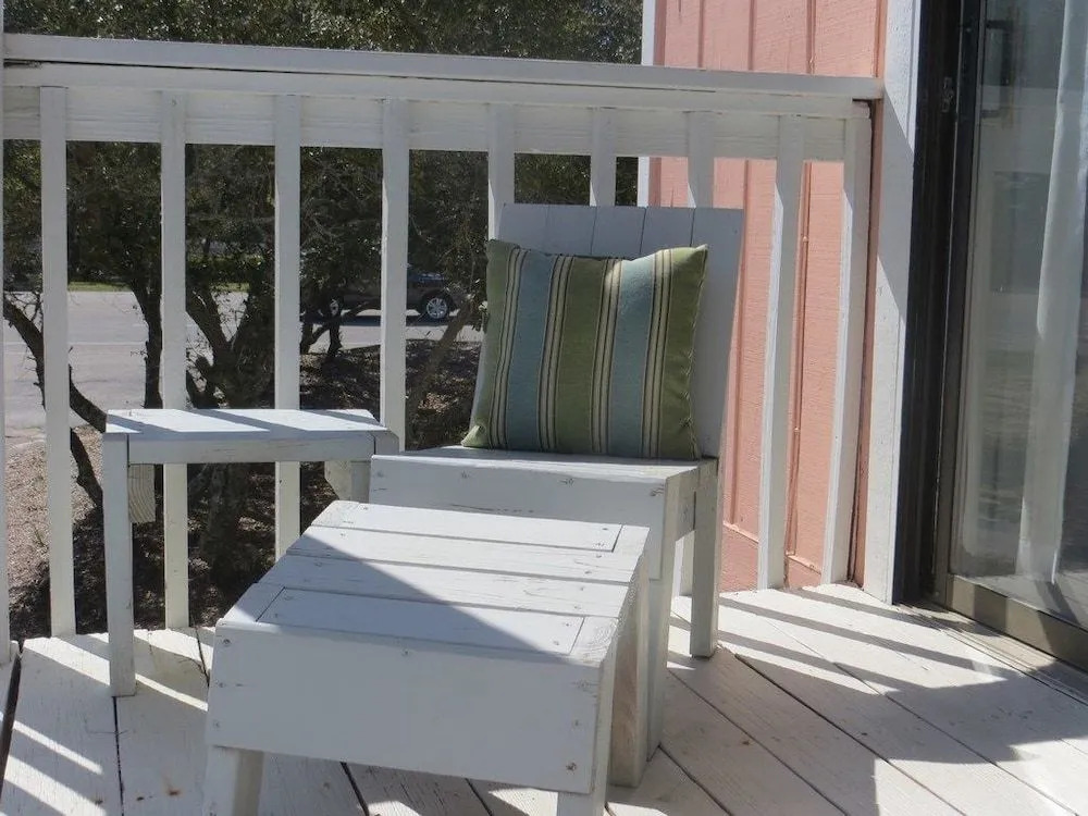 Romar Village 112 - 2 Br condo by RedAwning