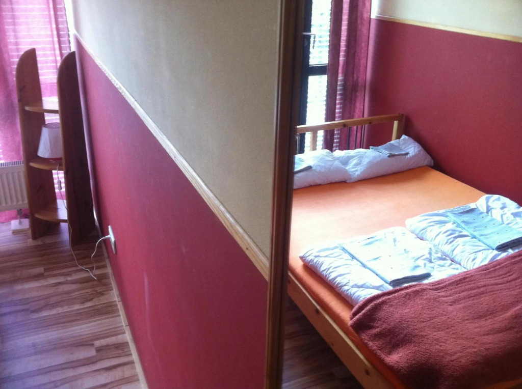 Max Hostel