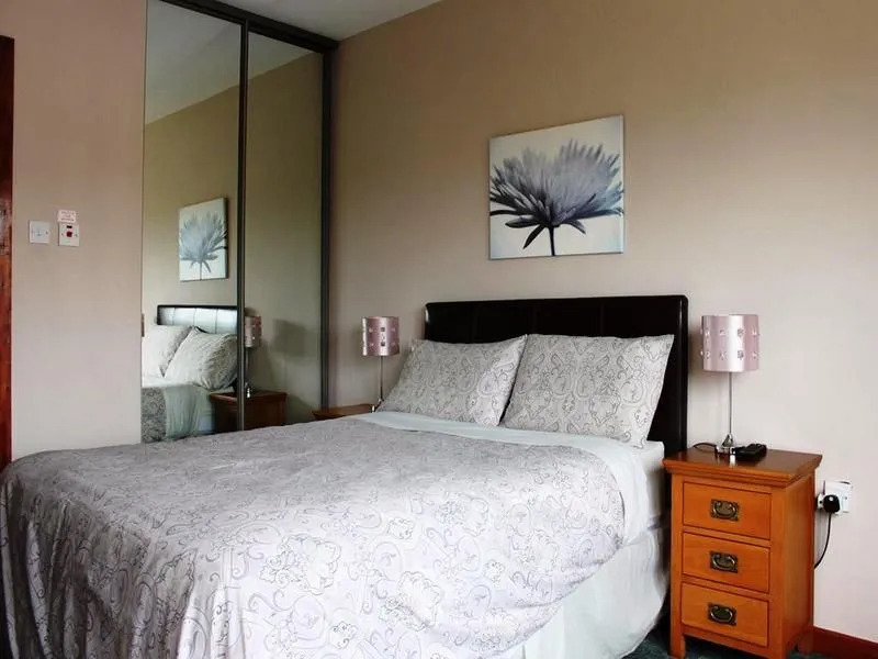 Avelow House