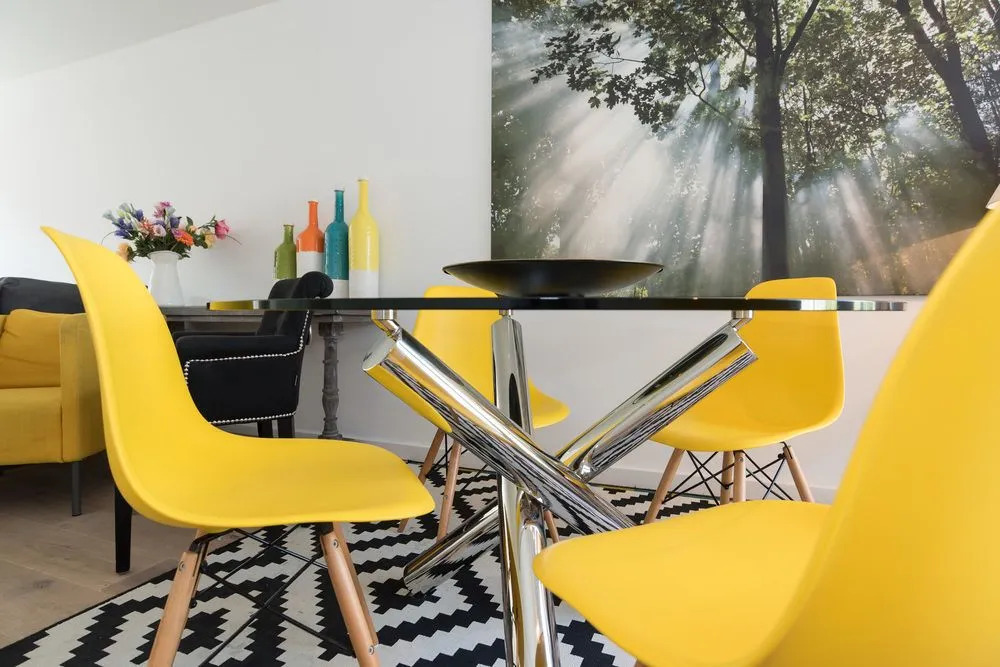 Ruby van Gogh Apartments