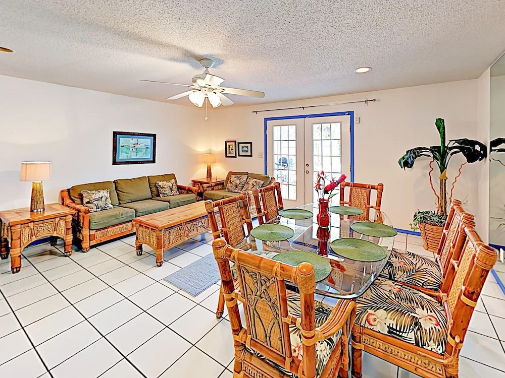 New Listing! Island W/ Pool, Walk To Beach 3 Bedroom Condo