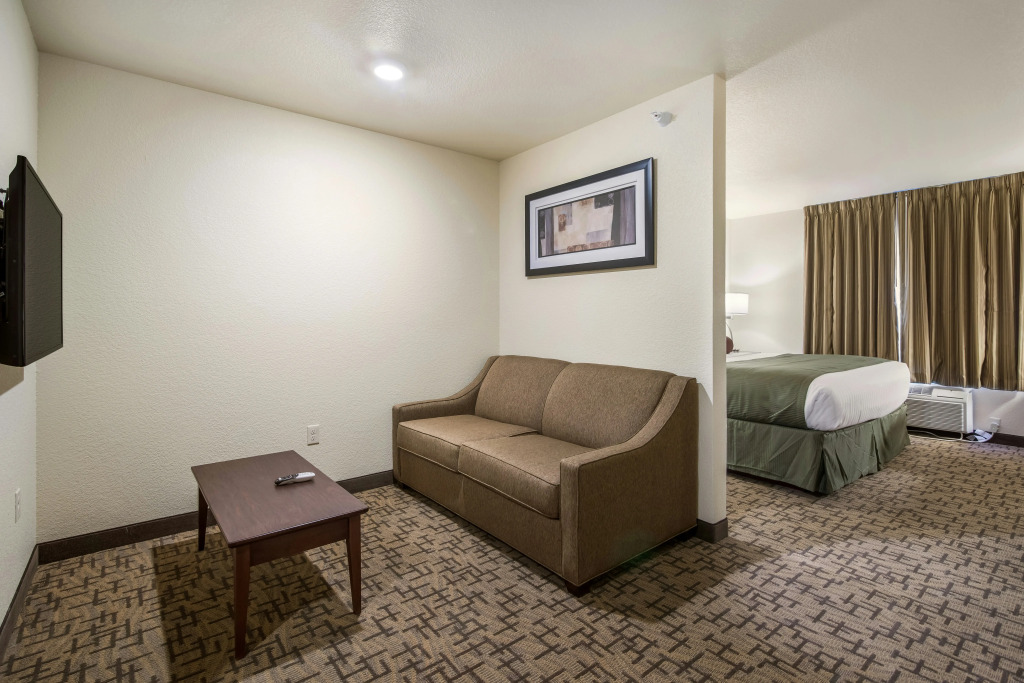 Cobblestone Hotel & Suites - Victor