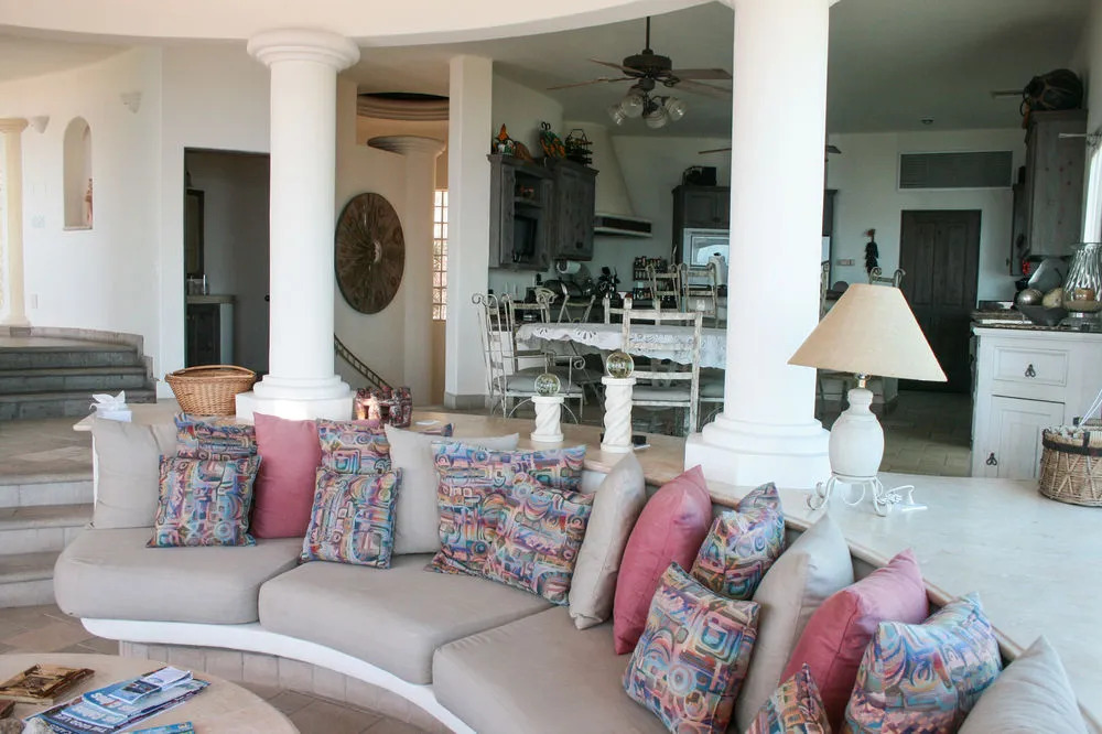 Villa Thunderbird