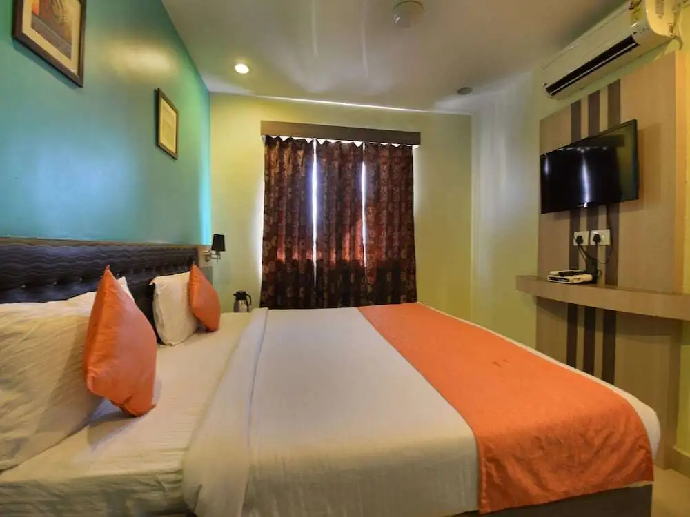 Sunrise Inn by OYO Rooms