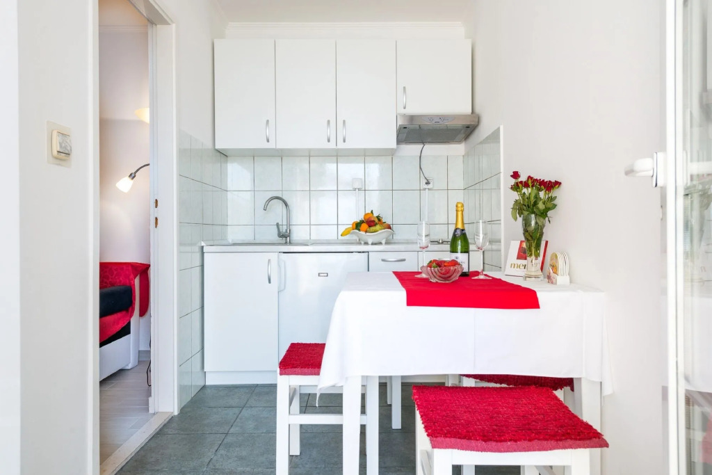 Apartments and Room Lora