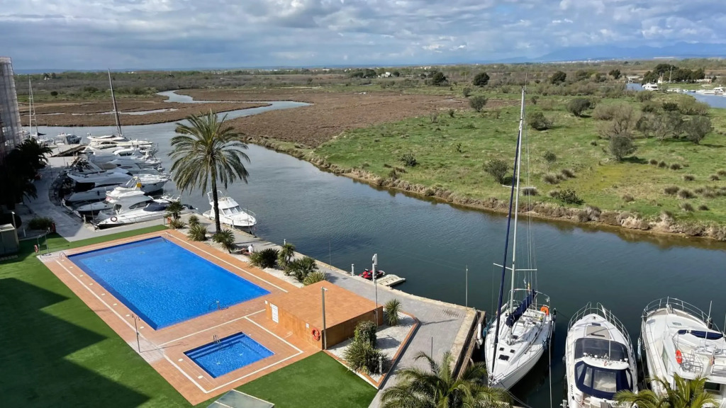 Precioso apartamento en complejo de al standing