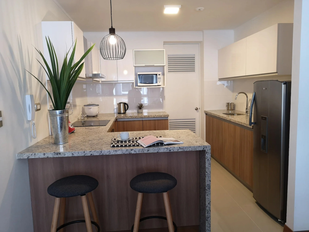 Trendy Host Canvas, Miraflores