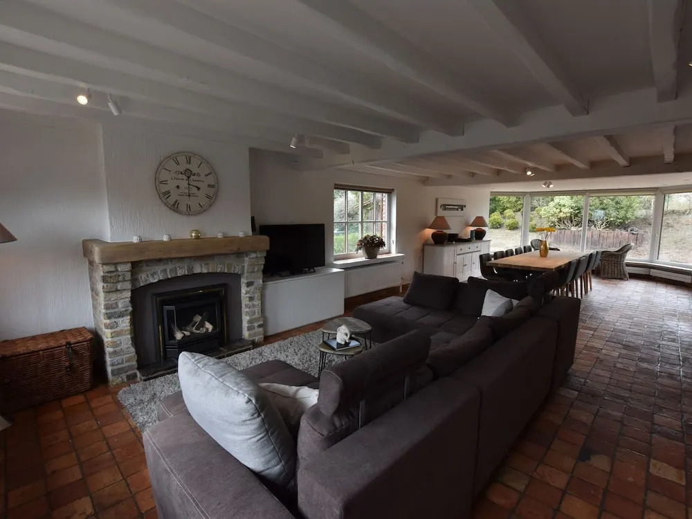 Atmospheric Holiday Home Situated in a Quiet Residential Area near Beach