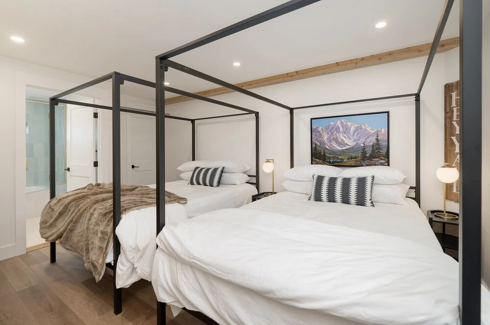 Ski Shores 3 Bedroom Cabin by RedAwning