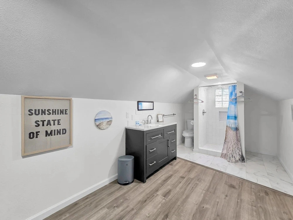 Over The Rainbow 3 Bedroom Home