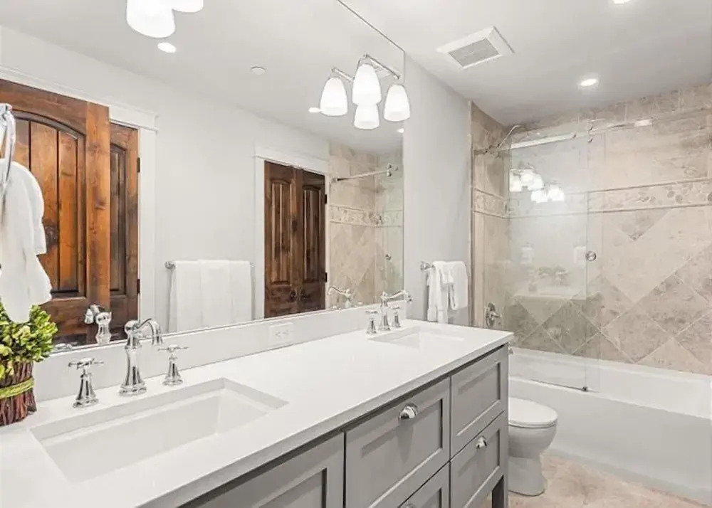 2 Bedroom Premier Vacation Rental in Downtown Aspen - Steps From Gondola!
