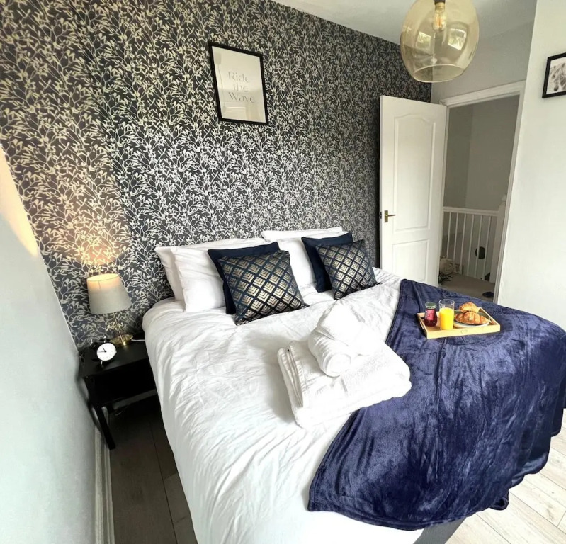 Remarkable 2-bed House in Coventry