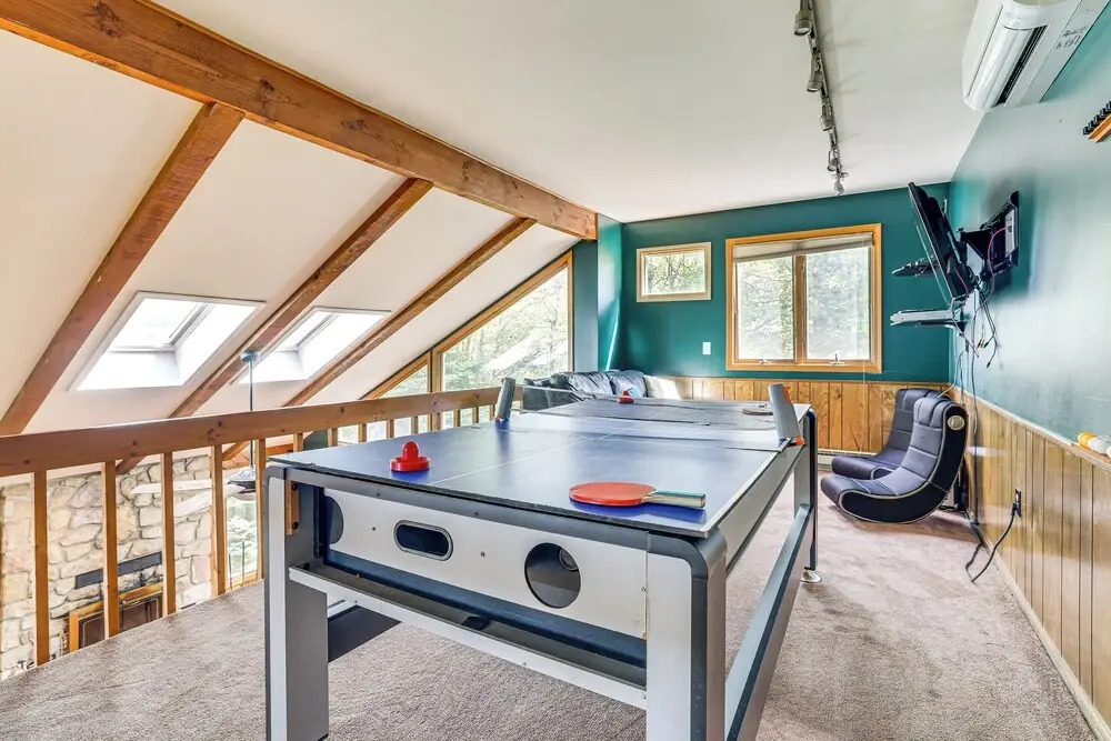Lake Harmony Resort Home w/ Deck + Fire Pit!