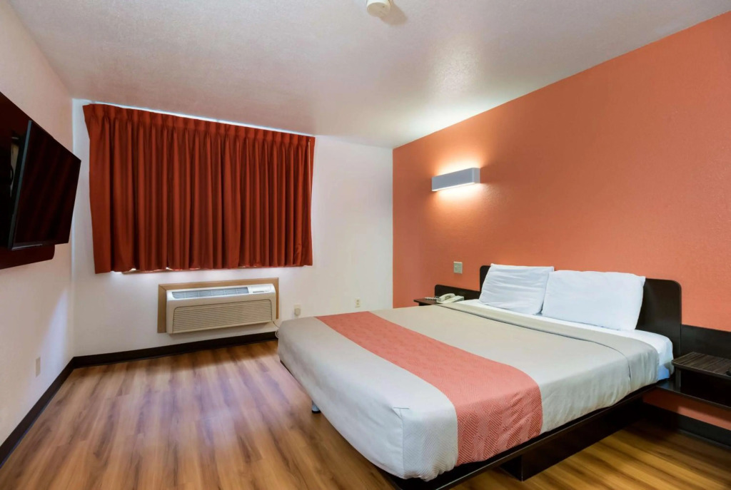 Motel 6 Davenport, IA