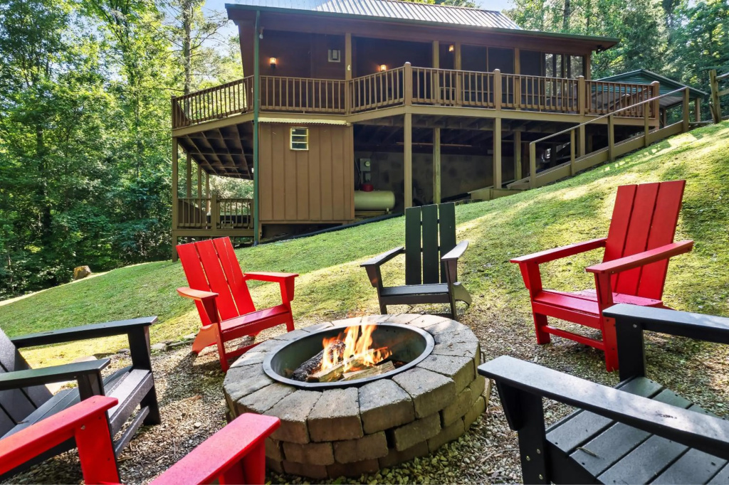 New! Private Cabin with Hot Tub 3/3 w/Game Room! Wears Valley