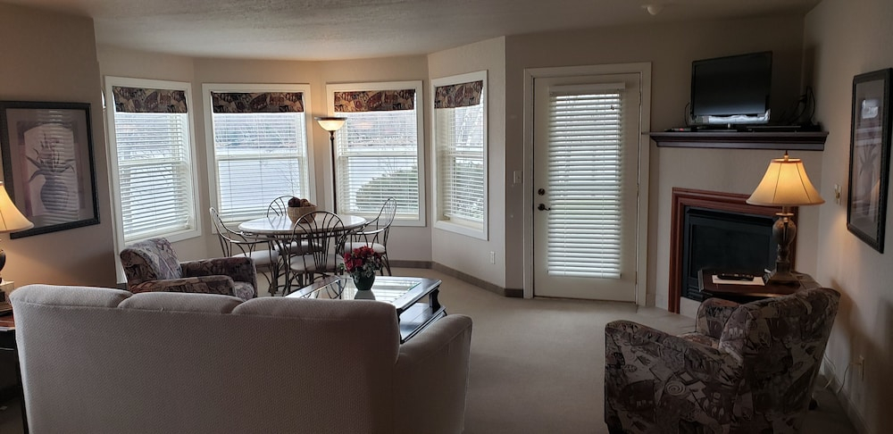 Unit 316 1 Bdrm/ 1 Bath Condo 1 Bedroom Condo by RedAwning