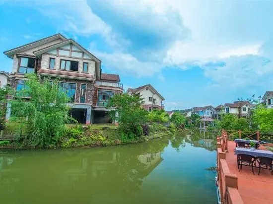 Wuyi Shanshuizhuang Inn