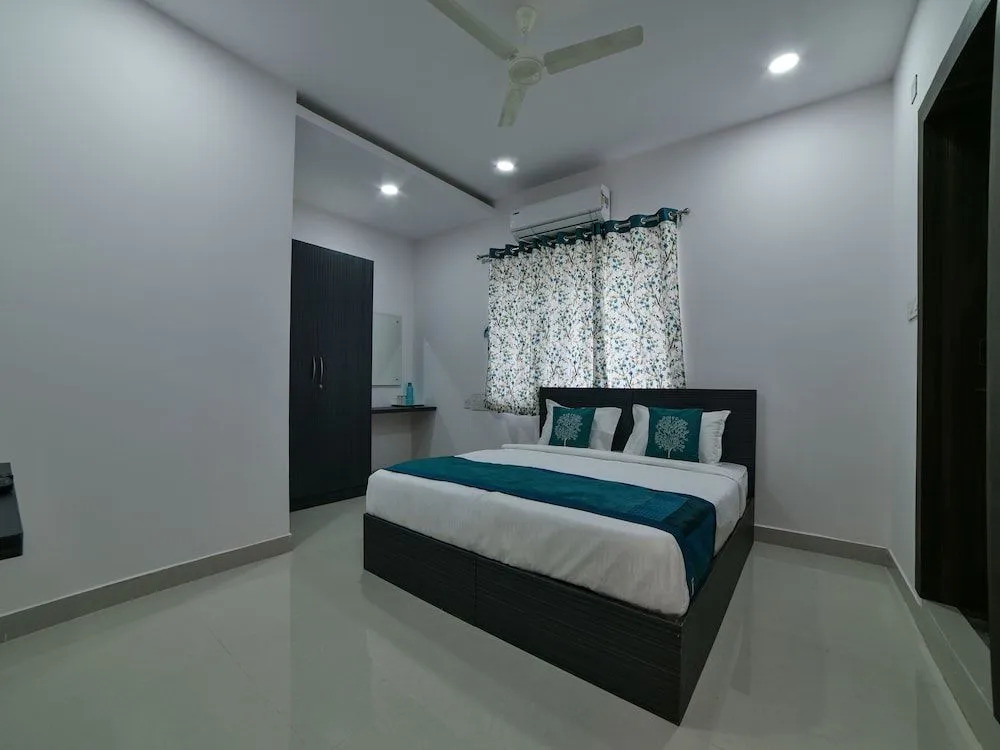 OYO 16432 Srirama Hotels, Khazaguda