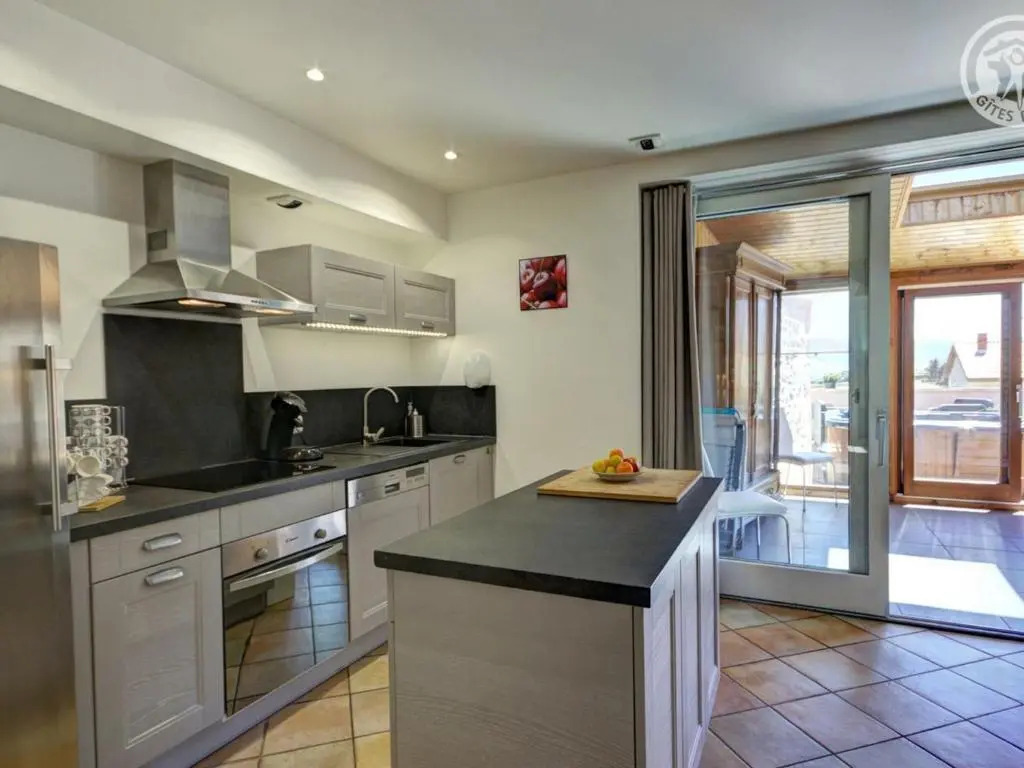 Gîte 3 chambres avec hammam, sauna et jacuzzi à Cellieu - FR-1-496-8
