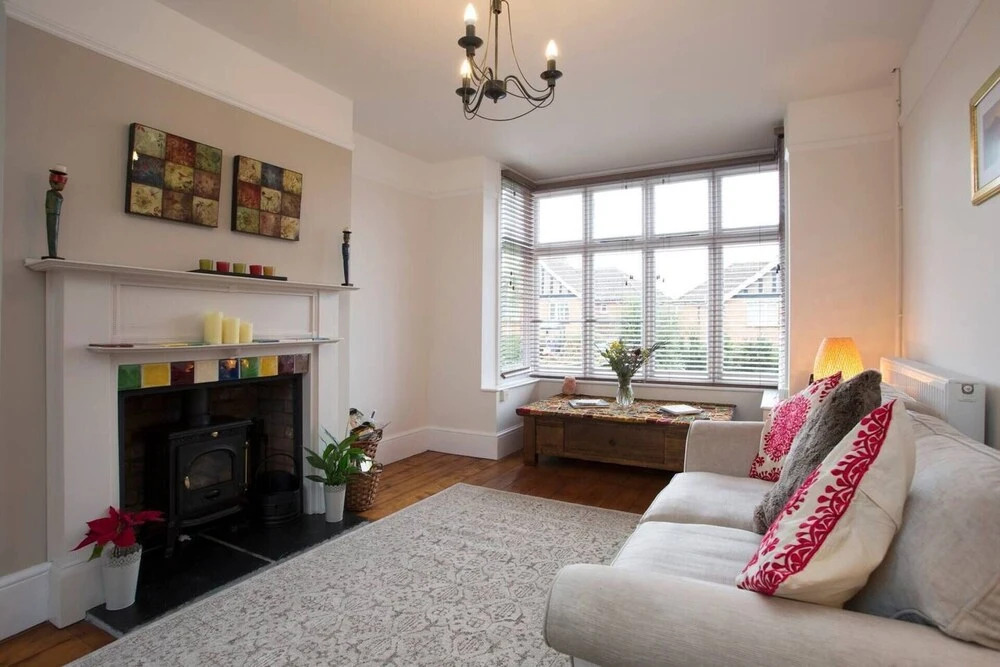 10 Bedroom Home In Glastonbury Beautiful Garden