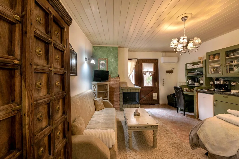 Lykovrisi guest house