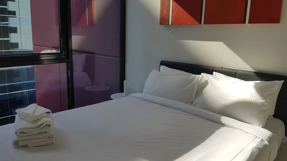 Docklands Style Apartment with 2 Bedroom 1008N