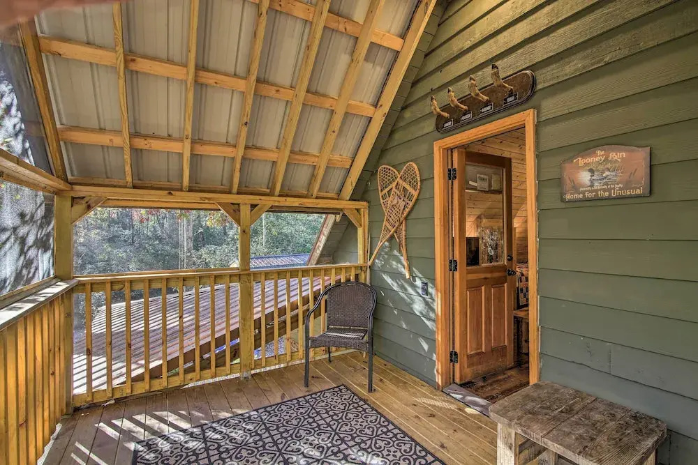 Tubes & Kayaks: 5-acre North Georgia Mtn Retreat