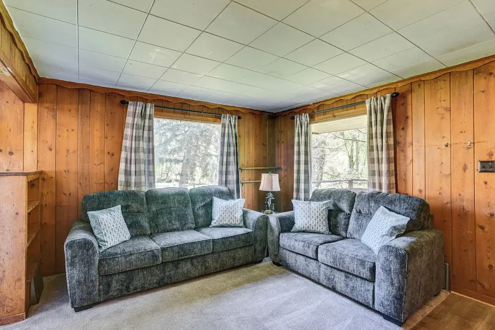 Dog Friendly: Cabin w/ Yard & Mtn Views in Cascade